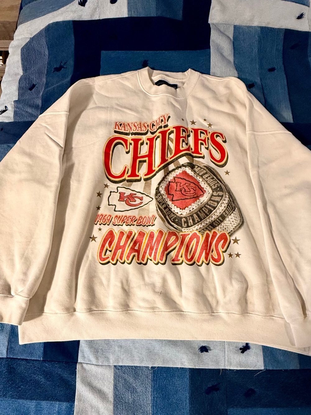 Abercrombie & Fitch White Kansas City Chiefs Champions Graphic Sweatshirt